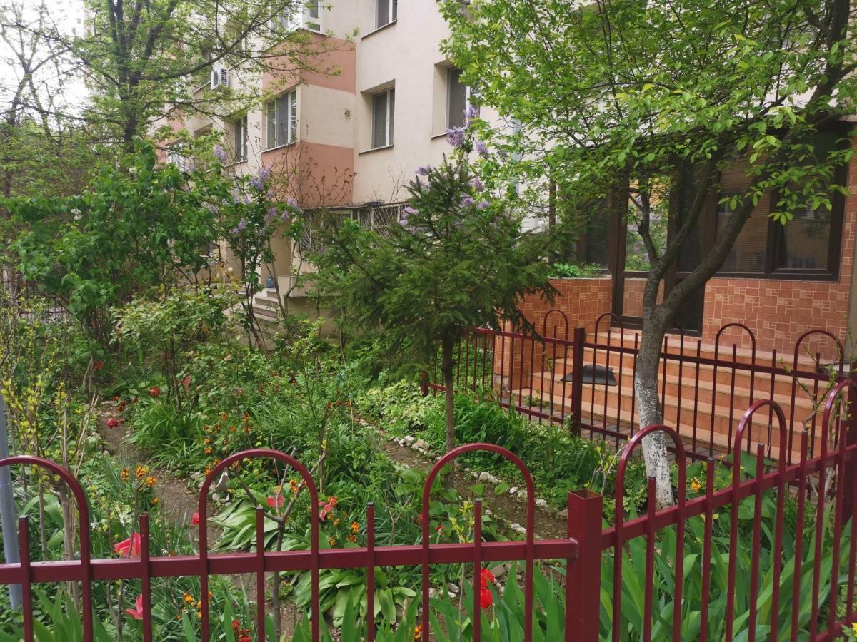 Awesome Apartment Bucharest Exterior photo